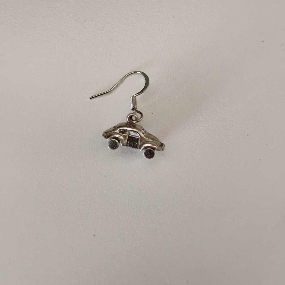 car charm earring. 🚗
